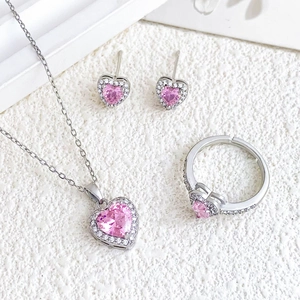 Juego de joyas con corazón de circonita rosa con collar pendientes y anillo