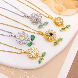 Elegante rotierende Sonnenblumen- und Gänseblümchen-Halsketten mit Zirkonia-Anhängern