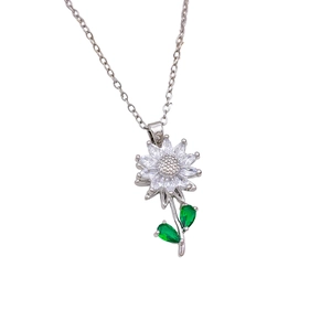 Drehbare Sonnenblumen-Halskette mit Silber-Finish und funkelnden Zirkonia-Steinen