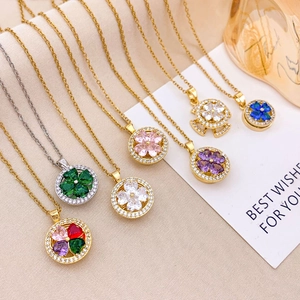 Collier Pendentif Fleur à Quatre Pétales Rotatif en Acier Inoxydable pour Femme Coeur en Zircone de Cuivre Trèfle Bijoux de Luxe Doux