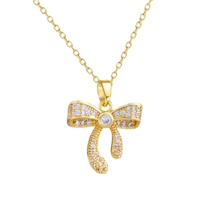 Elegante gouden strik ketting met zirkonia hanger aan een klassieke kruisschakelketting