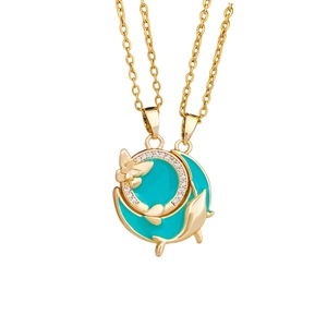 Elegante coppia di collane per amanti con pendenti a farfalla e delfino in smalto blu
