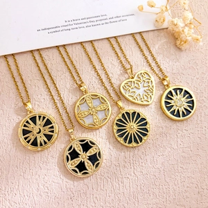 Colliers dorés avec pendentifs étoile à huit branches et cœur style bohème