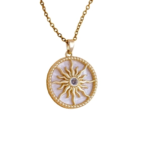 Collier étoile à huit branches avec incrustation de nacre et pendentif cristal violet