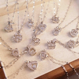 Exquisite silberne Titanstahl-Anhänger mit Zirkonia-Herz auf funkelnden O-Ketten für Damen
