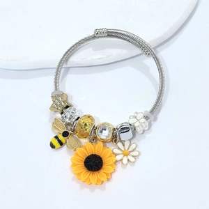 Silver sunflower bee charm bracelet with daisy pendant for women, stylish sunflower jewelry