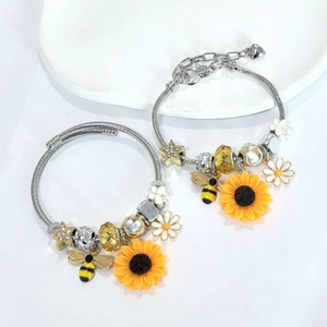 Pastoral Sunflower Bee Charm Bracelet For Women Stainless Steel Open Bangle Enamel Daisy Heart Pendant Jewelry
