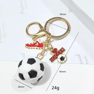 Porte-clés de football 3D avec chaussure rouge et plaque émaillée I Love Soccer chic