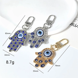 Lot de pendentifs porte-clés Main de Fatima et Œil du Diable en argent et en or
