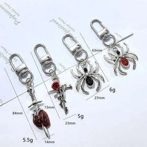 Porte-clés Gothique Vintage Alliage de Zinc Résine Strass Rose Épines Croix Épée Cœur Araignée Pendentif pour Sac à Dos Bijoux