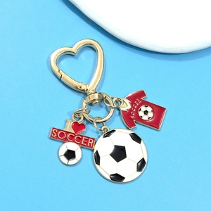 Porte-clés de football avec fermoir cœur doré et pendentif I Love Soccer rouge