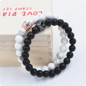 Ensemble de bracelets de couple avec couronnes en pierres noires mates et marbre blanc
