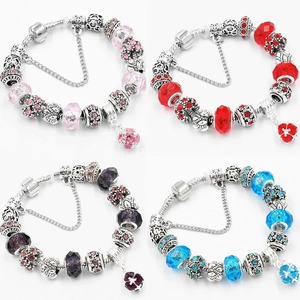 DIY bedelarmband set met gefacetteerde kristallen kralen in vier levendige kleuren