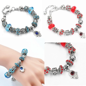 Bracciale con perline Mano di Fatima e Malocchio con ciondoli in vetro cristallo