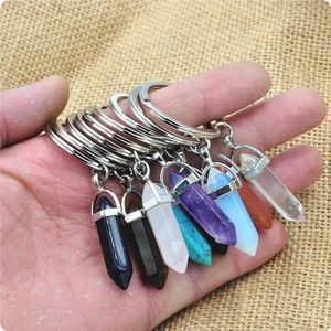 Porte-clés en Pierre Naturelle Prisme Hexagonal Cristal Pointe Pendentif en Alliage de Zinc pour Femmes Hommes Accessoires de Sac Cadeau