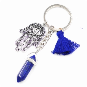 Porte-clés Main de Fatma avec pilier de cristal bleu et pendentif pompon