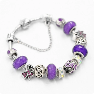Bracelet élégant à perles de cristal violet avec breloques ruban et chaîne serpent argent
