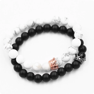 Bracelet de couple à perles avec couronne, turquoise blanche et pierre de lave mate