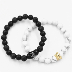 Bracelets de couple en pierre de lave et turquoise blanche avec pendentifs couronne or et noir