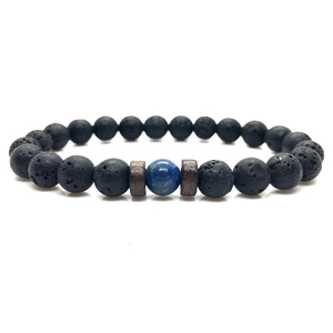 Détail de perles de lave noire 8mm avec une pierre bleue naturelle et entretoises en bois
