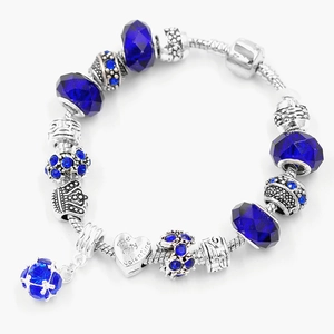 Bracciale a catena con perle di cristallo blu e ciondoli a cuore e corona per le donne