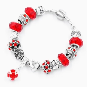 Bracciale argentato con perle di cristallo rosso, ciondolo a corona e cuore San Valentino