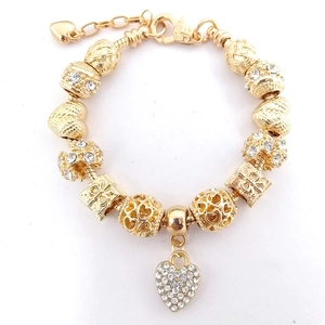Bracelet chaîne serpent dorée avec pendentif cœur brillant et perles en cristal
