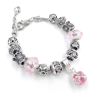 Bracciale a catena serpente d'argento con perline di cristallo rosa e ciondoli a cuore