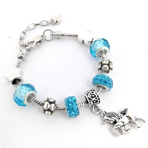 Bracelet à breloques en cristal DIY avec pendentif licorne argenté et perles facettées bleues