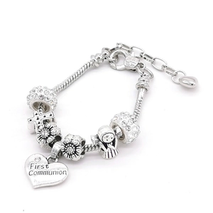 Detailansicht Silberarmband Erstkommunion mit Engel- und Kreuzanhängern