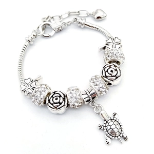 Bracciale a serpente d'argento con ciondolo a tartaruga e perline a forma di rosa