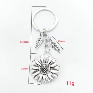 Retro silver sunflower keychain with detailed petals and leaf charms for bags