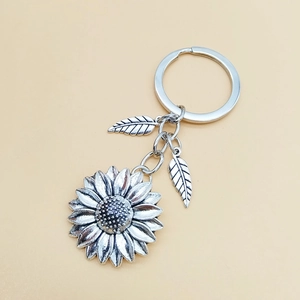 Vintage silver sunflower keychain with detailed flower petal pendant and leaf charms