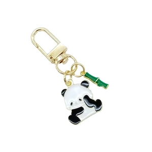 Süßer Panda und Bambus Anhänger Schlüsselanhänger mit Goldfinish und Emaille-Details