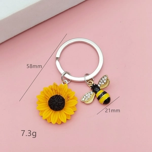 Vue détaillée des dimensions du porte-clés tournesol et abeille avec des cristaux