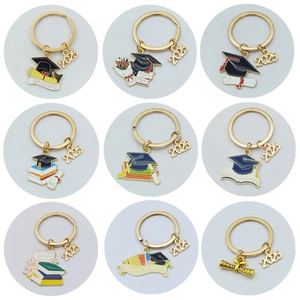 Porte-clés Émail Toque Diplôme Livre Métal Or Cadeaux Pour Diplômés Étudiants Promotion De 2025 2026 2027