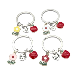 Set de porte-clés pendentif cœur et pomme avec fleurs en émail colorées pour sacs