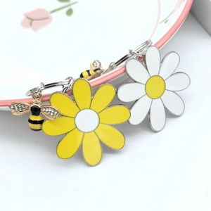 Creative sunflower daisy keychains with enamel bee charms and rhinestones for bags
