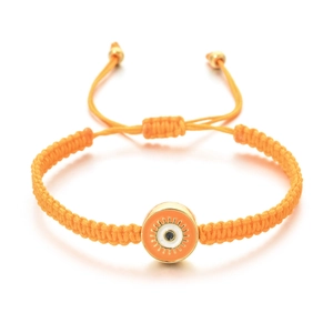 Détail du bracelet corde tressée orange avec pendentif œil maléfique émaillé double face