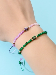 Detail of adjustable bohemian beaded bracelets with 4mm natural stones in purple and green