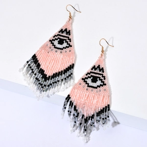 Boucles d'oreilles bohèmes Evil Eye avec triangle rose et longues franges perlées