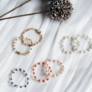 Anello a Perline in Perle d'Acqua Dolce Fatto a Mano per Donna Anello Elastico in Pietra di Cristallo di Vetro Colorato