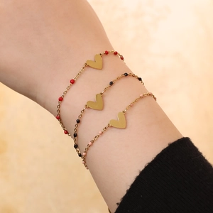 Set di 3 bracciali a cuore in acciaio inossidabile dorato con perline colorate al polso