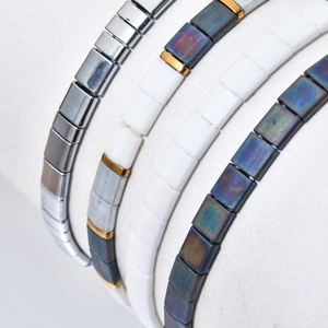 Ensemble de bracelets en perles Tila avec perles argentées et reflets arc-en-ciel