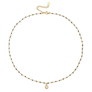 Detail van de gouden stalen ketting met zwarte kralen en een hanger van zirkoonkristal