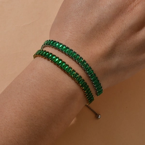 Minimalist tennis bracelet with emerald-cut crystals in gold and silver plating