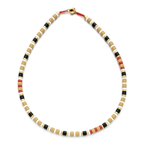Bunte Perlenkette mit cremefarbenen, roten und schwarzen Perlen und Gold-Details