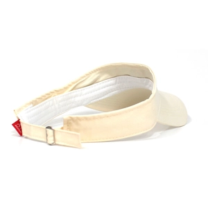 Détail de la visière en coton avec bandeau et boucle métallique pour chapeau de soleil