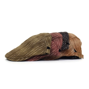 Détails des casquettes gavroches à rayures avec boucles latérales en métal réglables