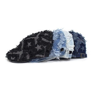 Baskenmütze aus Denim im Distressed-Look mit Pentagramm-Sternen und Fransen in 4 Farben